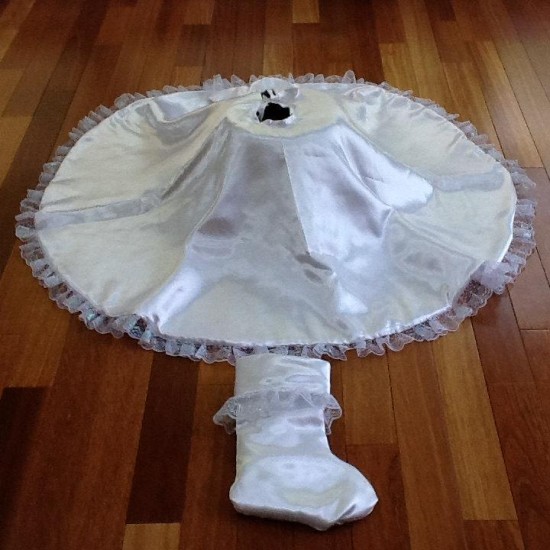 Simply Eleg t White Satin Tree Skirt