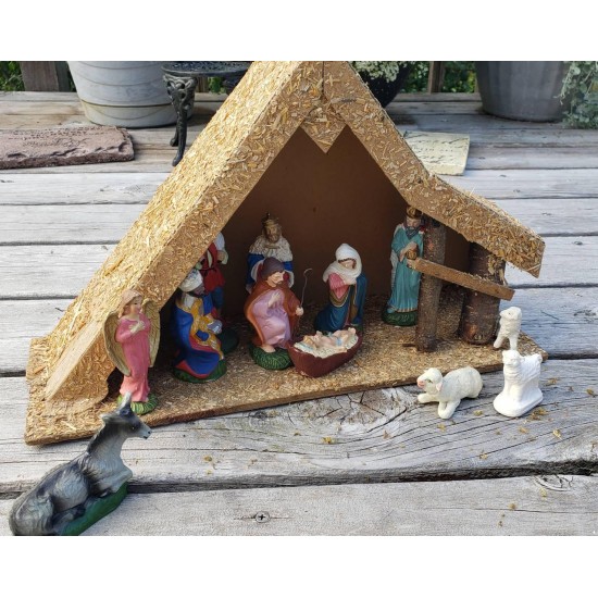 Wood Nativity Christmas Stable, Vintage Nativity Set with Figurines, Woo n Stable, 17.5" x 10.5" Italy